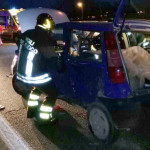 La scena dell'incidente avvenuto all'ingresso della variante SS16 a Falconara: l'intervento di Polstrada, Vigili del Fuoco e 118
