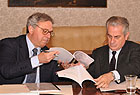 La firma dell'accordo per la Merloni La firma dell'accordo per la Merloni