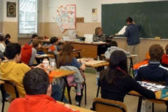 Scuola, banchi, studenti, alunni, insegnanti, lezioni