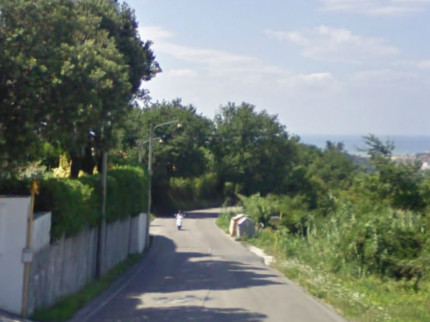 Un tratto di strada del Castellano, ad Ancona, nei pressi di Villa Romana