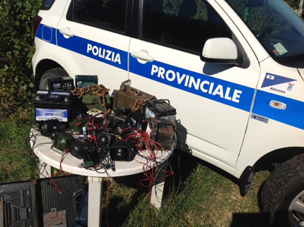 Il materiale sequestrato dalla Polizia Provinciale di Ancona