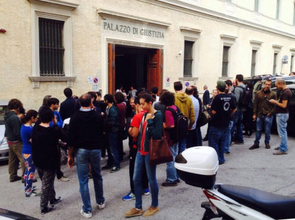 Sit in davanti al tribunale di Ancona