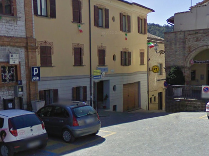La caserma dei Carabinieri di Arcevia, in via Brunamonti