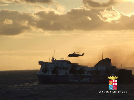 Mezzi della Marina Militare in soccorso al Norman Atlantic