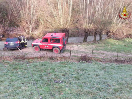 Recupero auto nel torrente Rio Bono di Fabriano