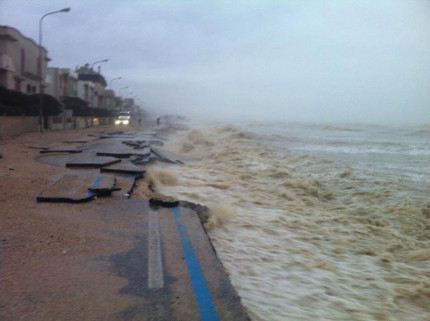 Il litorale di Montemarciano devastato dalle mareggiate del 6 febbraio 2'015