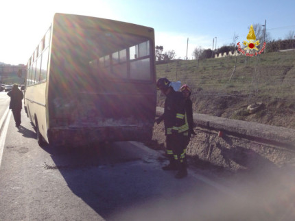 Incendio sullo scuolabus del Comune di Chiaravalle