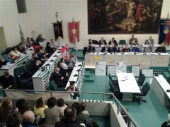L'assemblea di protesta contro i tagli annunciati da Poste Italiane nelle Marche