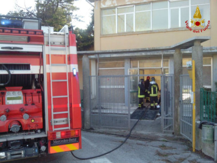 Incendio nella scuola di Ghettarello di Ancona