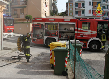 Vigili del Fuoco intervenuti per incendio garage ad Ancona