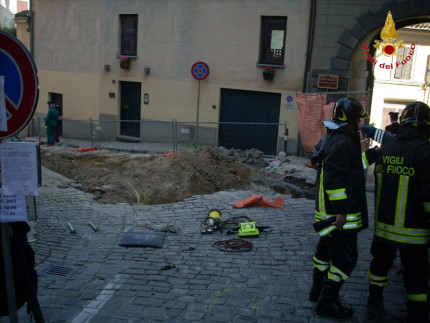 Intervento dei Vigili del Fuoco a Jesi per una perdita di metano in pieno centro storico