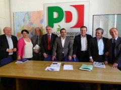 Assessori regionali del PD Marche assieme al segretario Comi e a Ricci presentano la mozione di sfiducia a Spacca