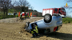 Foto del fuori strada a Montesicuro di Ancona, intervento dei Vigili del Fuoco e 118