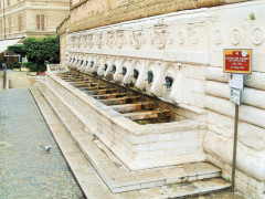 Fontana del Calamo (o delle 13 cannelle) ad Ancona. Fonte: Wikipedia.org