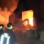L'intervento dei Vigili del Fuoco a Falconara Marittima per l'incendio in uno stabilimento produttivo