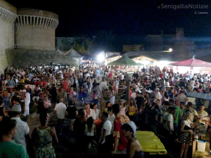 Il popolo del Summer Jamboree ha invaso i giardini della Rocca roveresca di Senigallia