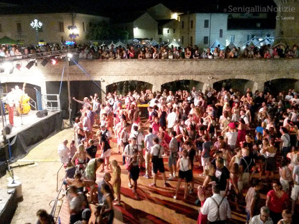 Il popolo del Summer Jamboree ha invaso i giardini della Rocca roveresca di Senigallia