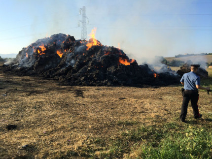 Incendio balle di paglia a Montemarciano