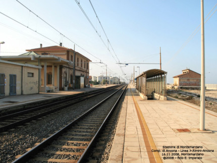 La stazione ferroviaria di Montemarciano. Fonte: Trenomania.org