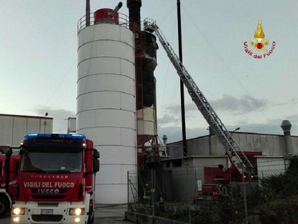 Incendio di un silos a Numana