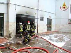 Incendio in un garage di Ancona