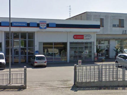 Il negozio "vittima" del furto a Serra de' Conti