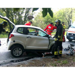 La minicar distrutta dopo l'incidente avvenuto a Jesi: sul posto 118, e Vigili del fuoco