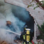 I Vigili del Fuoco intervengono a Sassoferrato per l'incendio a un capanno agricolo