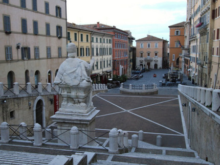 Ancona: piazza del Plebiscito, più conosciuta come piazza del Papa