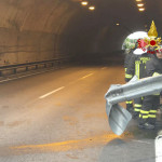 Auto contro guardrail sull'asse nord-sud ad Ancona: Vigili del Fuoco sul posto