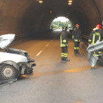 Auto contro guardrail sull'asse nord-sud ad Ancona: Vigili del Fuoco sul posto