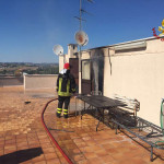 L'intervento dei vigili del fuoco di Osimo per l'incendio sviluppatosi in un appartamento