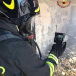 L'intervento dei vigili del fuoco di Osimo per l'incendio sviluppatosi in un appartamento