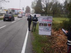 Cartelli pubblicitari fuorilegge ad Ancona