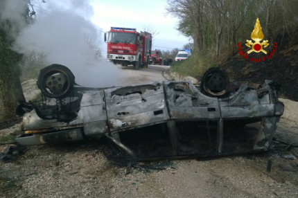 Arcevia: incidente mortale con auto andata a fuoco