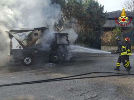 Incendio spazzatrice a Fabriano