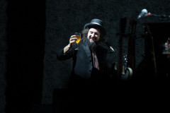 Vinicio Capossela in concerto al Teatro delle Muse di Ancona - foto di Simone Luchetti