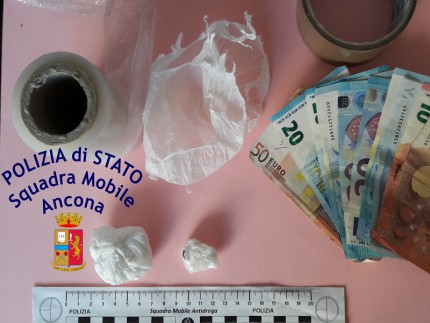 Arresto per spaccio di cocaina