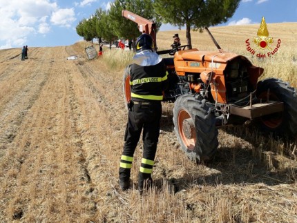 Incidente mortale, trattore ribaltato a Jesi