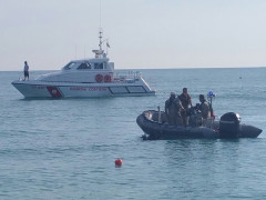 Le attività di recupero di Marina Militare e Guardia Costiera di un residuato bellico della II Guerra Mondiale a largo di Numana