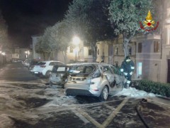 Incendio automobili a Numana