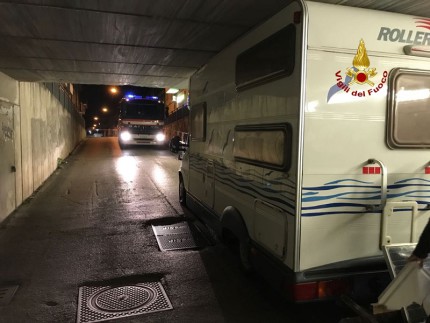 Camper incastrato a Jesi