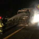 autoarticolato in fiamme sulla A14