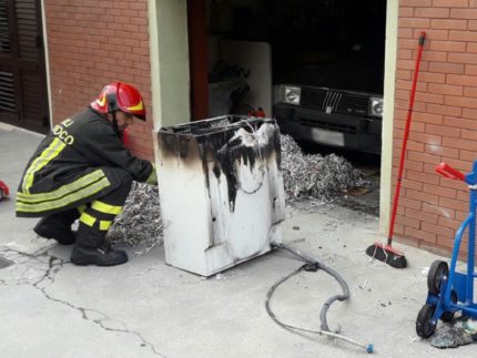 Incendio di una lavatrice a Jesi