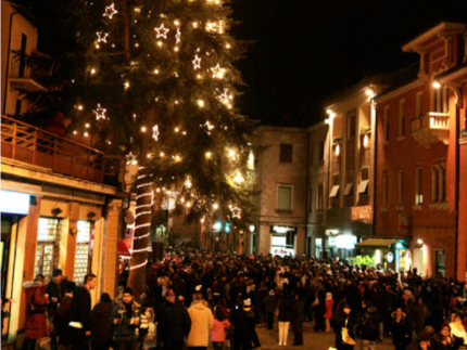 Accensione dell'albero di Natale a Sassoferrato