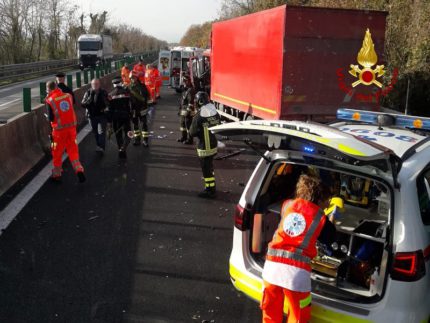 Incidente stradale lungo la SS76