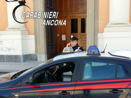 Carabinieri davanti al Duomo di Senigallia