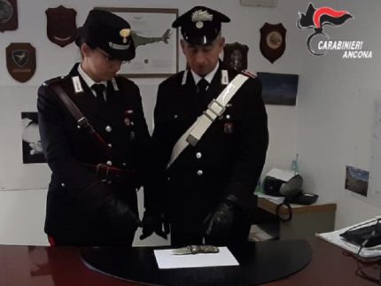 Denuncia per il possesso ingiustificato di un coltello a serramanico