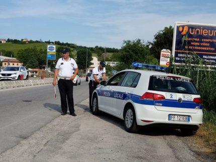 Posto di blocco della Polizia Locale a Falconara