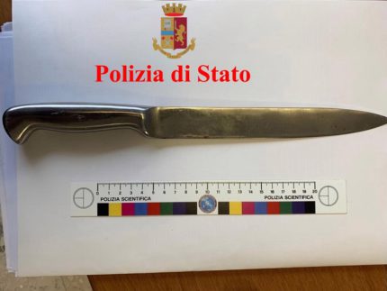 Arresto di un latitante armato di coltello